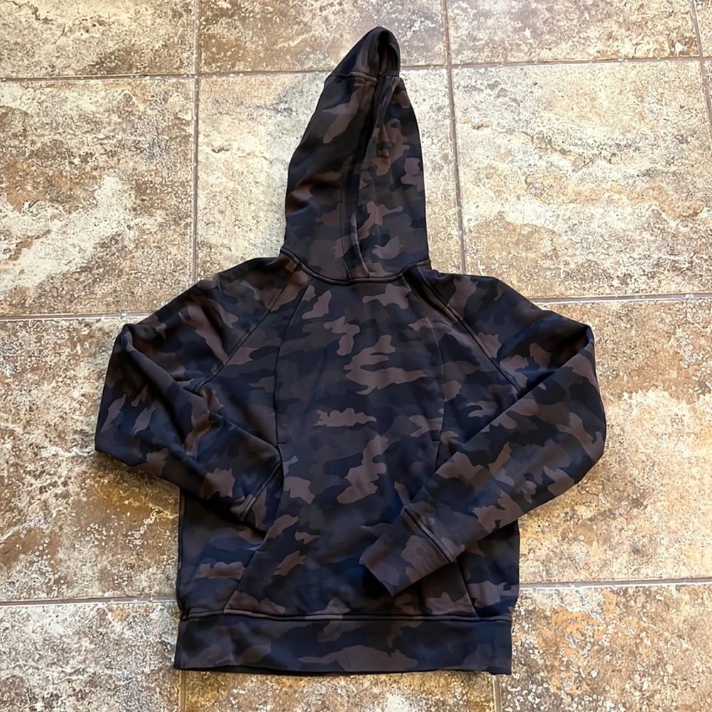 Lululemon camo pullover scuba hoodie. Brown and black size 6